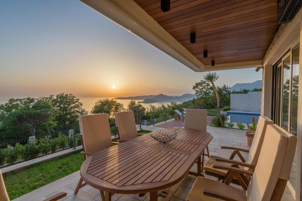 Luxury Villa Crystal Blue Свети-Стефан Экстерьер фото